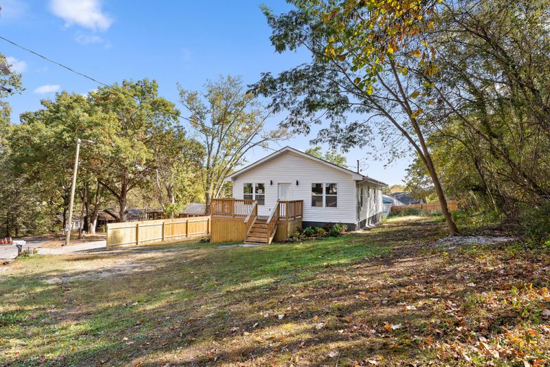 52 E Lakeview Dr, Rossville, GA 30741