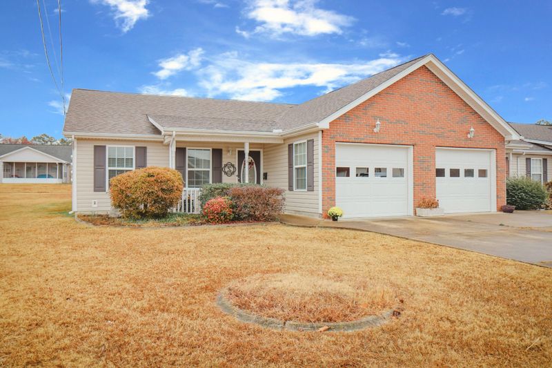 399 Flagstone Dr, Rossville, GA 30741