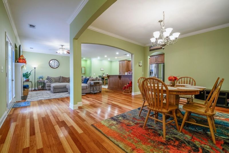 132 Se Kensington Dr, Calhoun, GA 30701