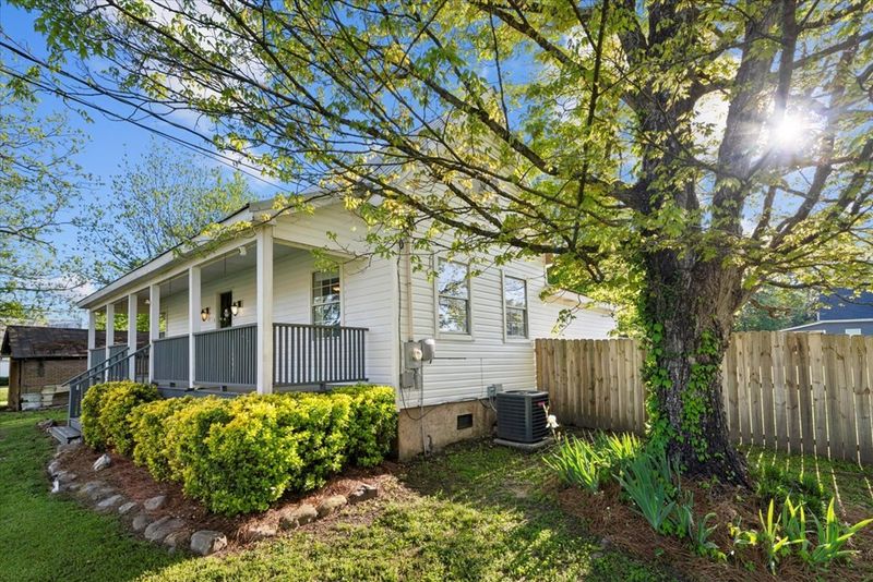 302 Jordan St, Tunnel Hill, GA 30755