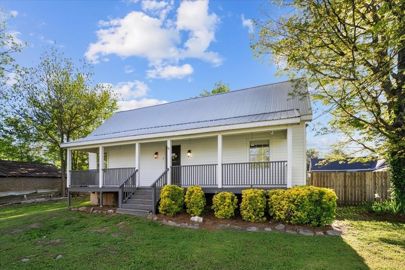 302 Jordan St, Tunnel Hill, GA 30755