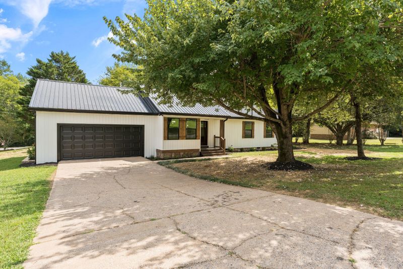 401 Se Lakeview Dr, Dalton, GA 30721