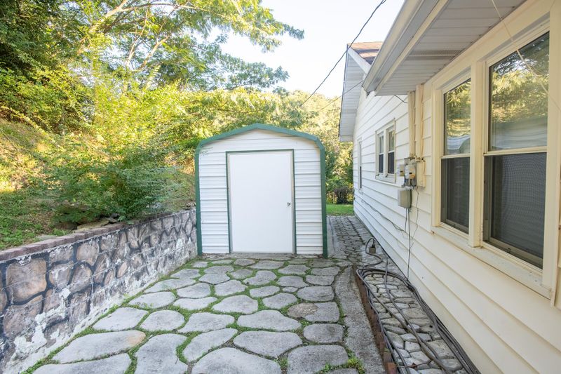 232 W Cloud Springs Rd, Rossville, GA 30741