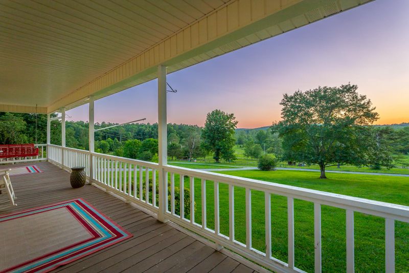 254 Beaver Creek Dr, La Fayette, GA 30728