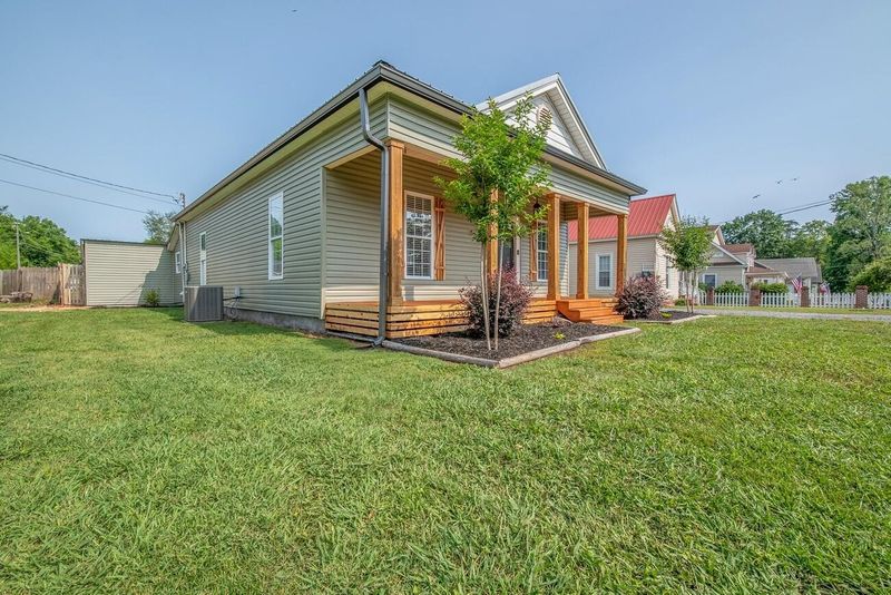 719 Cove Rd, Chickamauga, GA 30707