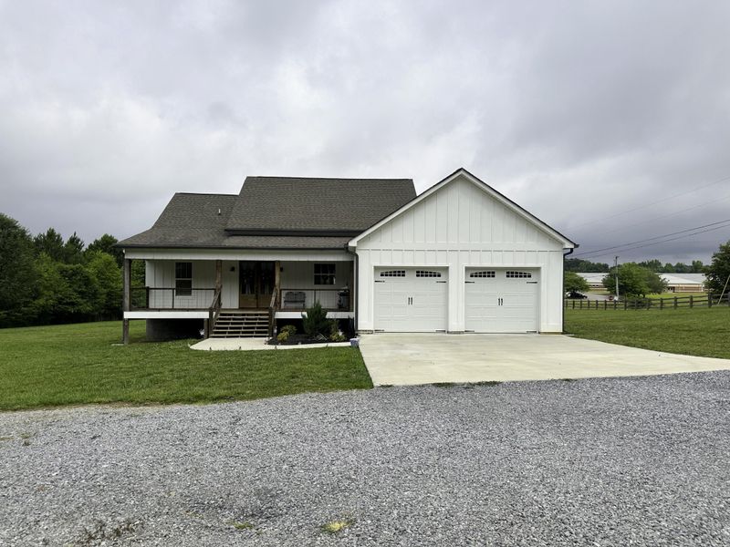 56 N Ridge Dr, La Fayette, GA 30728