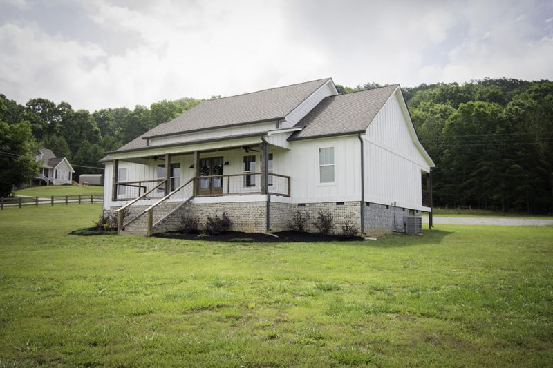 56 N Ridge Dr, La Fayette, GA 30728