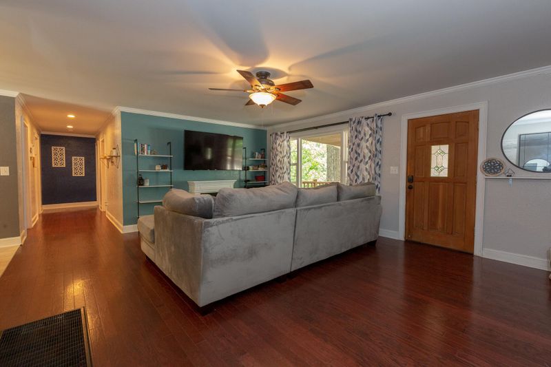 805 Crest Dr, La Fayette, GA 30728