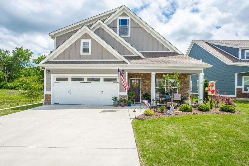 171 Country Cove Dr, Rossville, GA 30741