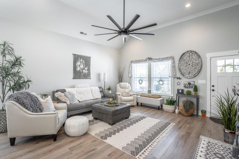171 Country Cove Dr, Rossville, GA 30741