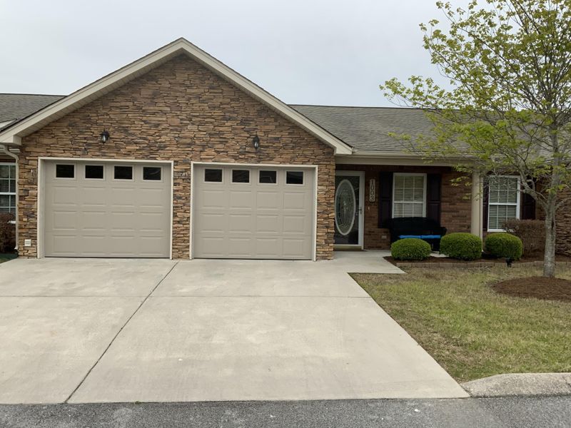 1003 Applebrook Dr, Rossville, GA 30741