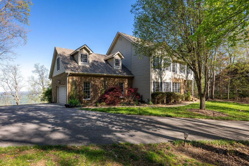 141 Brow Lake Rd, Lookout Mountain, GA 30750