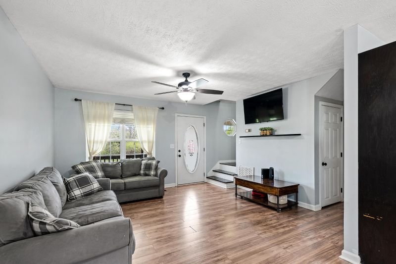 423 Bernice Dr, Trenton, GA 30752