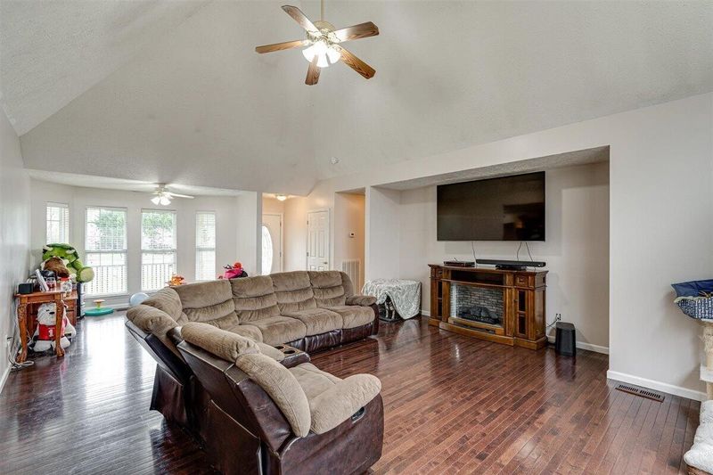 121 Sydney Ln, Tunnel Hill, GA 30755