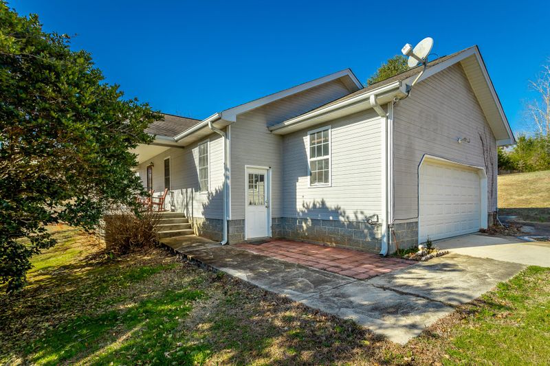 718 Mack Coulter Rd, Chickamauga, GA 30707