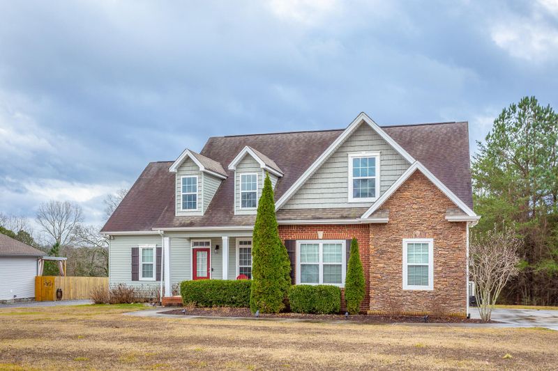111 Red Oak Ridge Dr, Chickamauga, GA 30707