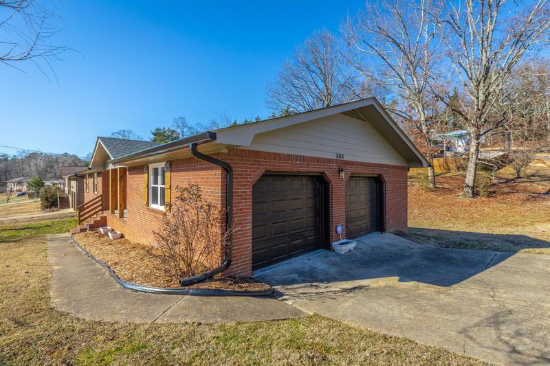 303 Callan Dr, Rossville, GA 30741
