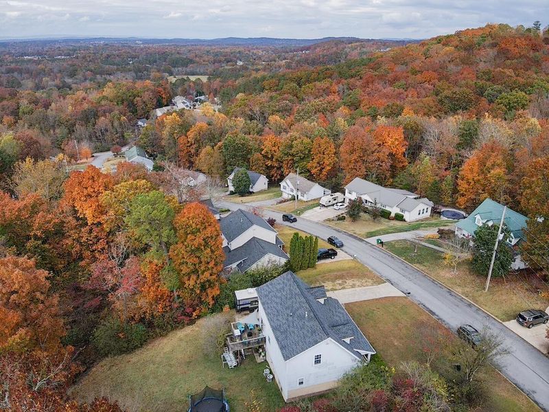 646 Middle View Dr, Ringgold, GA 30736