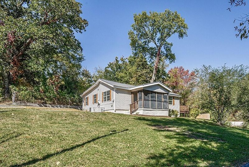 321 Autumn Ave, Rossville, GA 30741