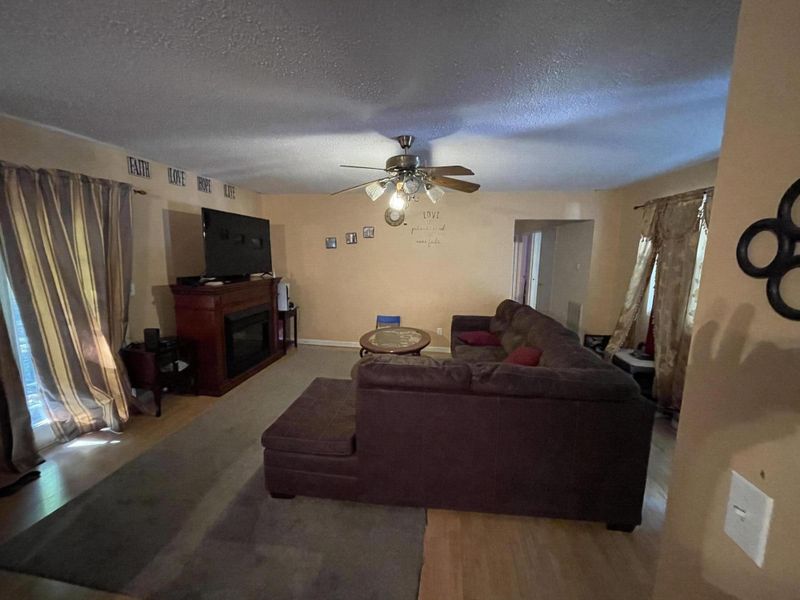 406 Lesley Dr, Dalton, GA 30721