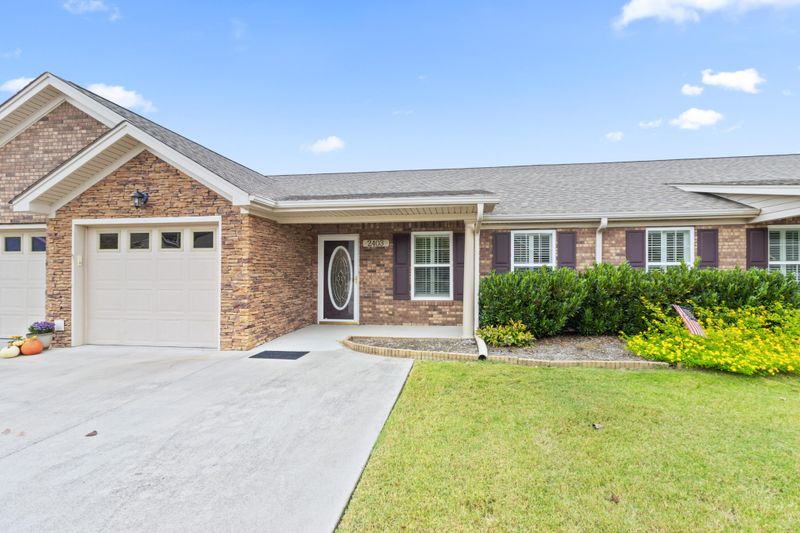 2403 Applebrook Dr, Rossville, GA 30741