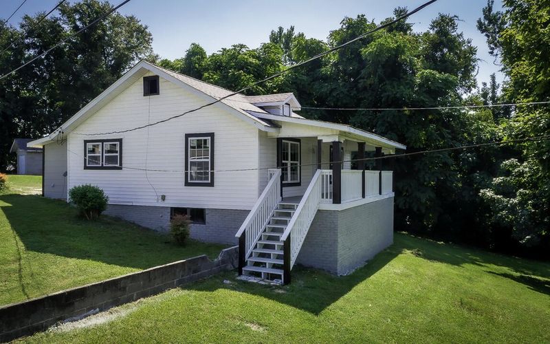 400 Hogan Cir, Rossville, GA 30741