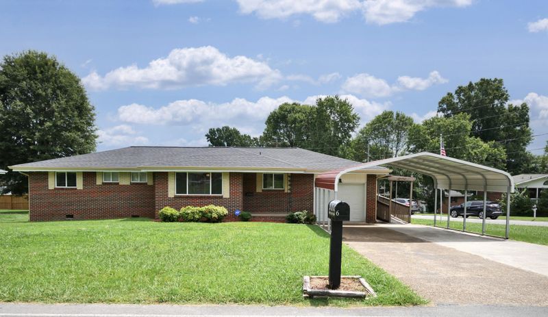 6 Phillips Dr, Fort Oglethorpe, GA 30742