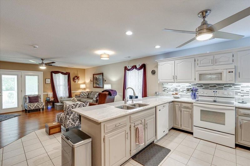 624 Flagstone Dr, Rossville, GA 30741