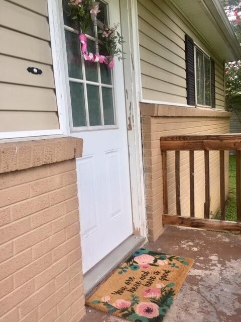 1323 Raydine Ln, Rossville, GA 30741