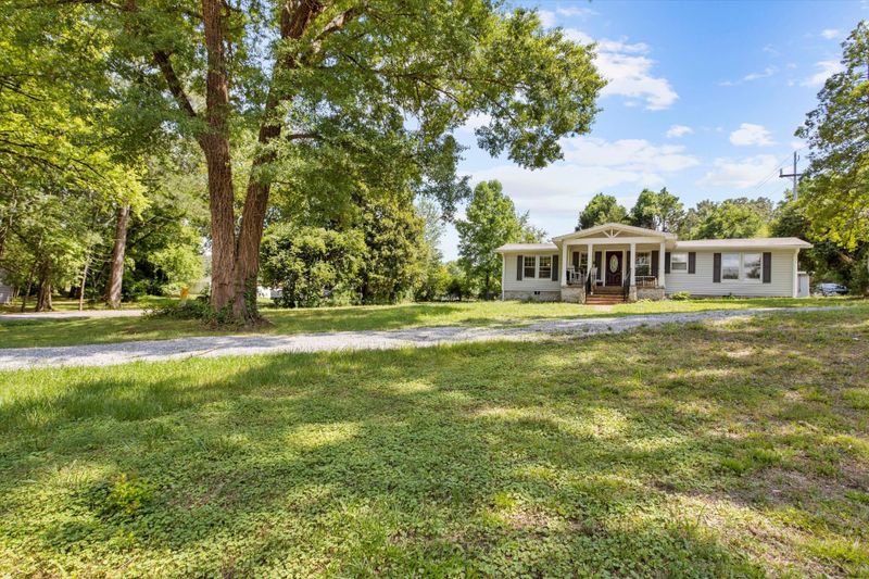 58 W State Line Rd, Rossville, GA 30741