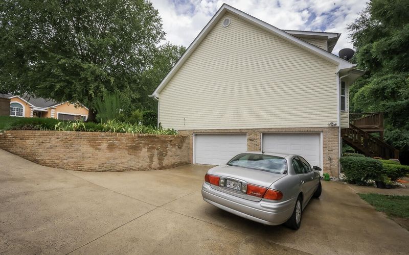 5012 Dellwood Dr, Rossville, GA 30741