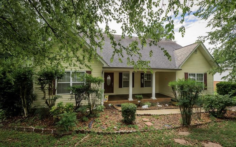 5012 Dellwood Dr, Rossville, GA 30741