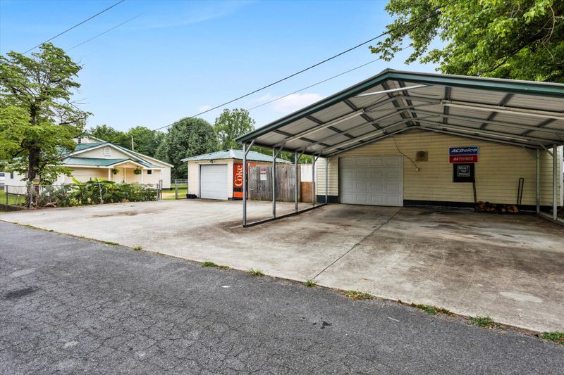 23 Barker St, Rossville, GA 30741