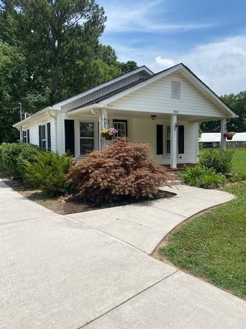 803 Chestnut St, La Fayette, GA 30728