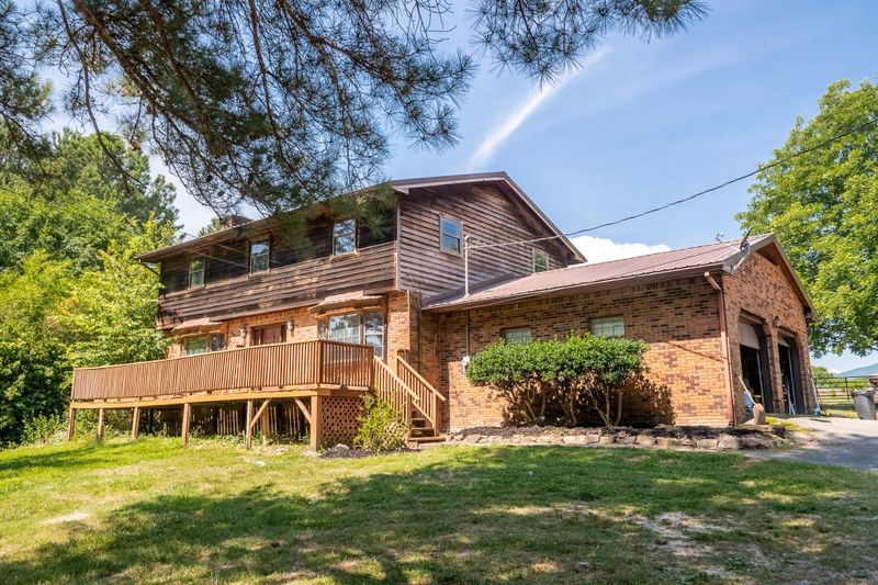 814 Friendship Rd, Chickamauga, GA 30707