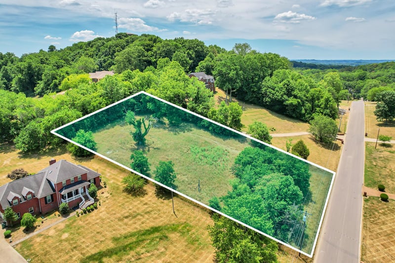 1014 Forestpointe Dr, Hendersonville, TN 37075