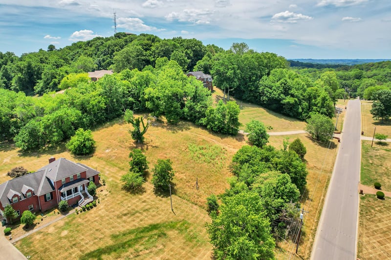 1014 Forestpointe Dr, Hendersonville, TN 37075