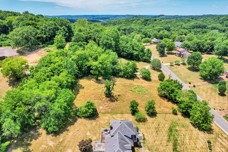 1014 Forestpointe Dr, Hendersonville, TN 37075
