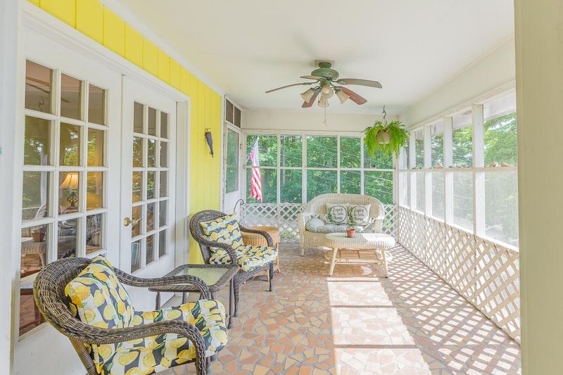 216 Jomah Dr, Rossville, GA 30741