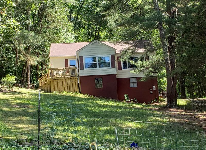 42 Crabtree Rd, Rossville, GA 30741
