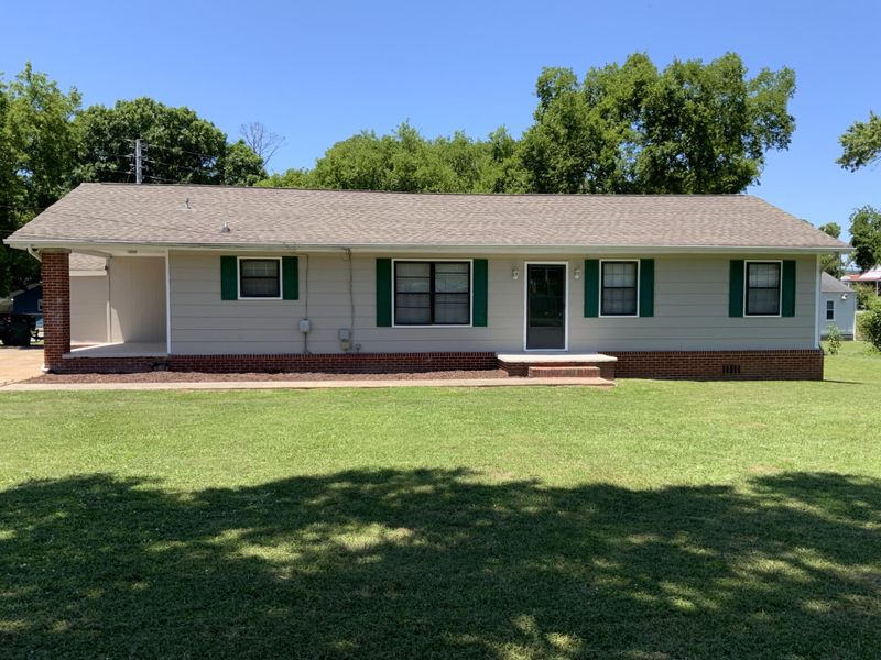1 Eaton Cir, Fort Oglethorpe, GA 30742