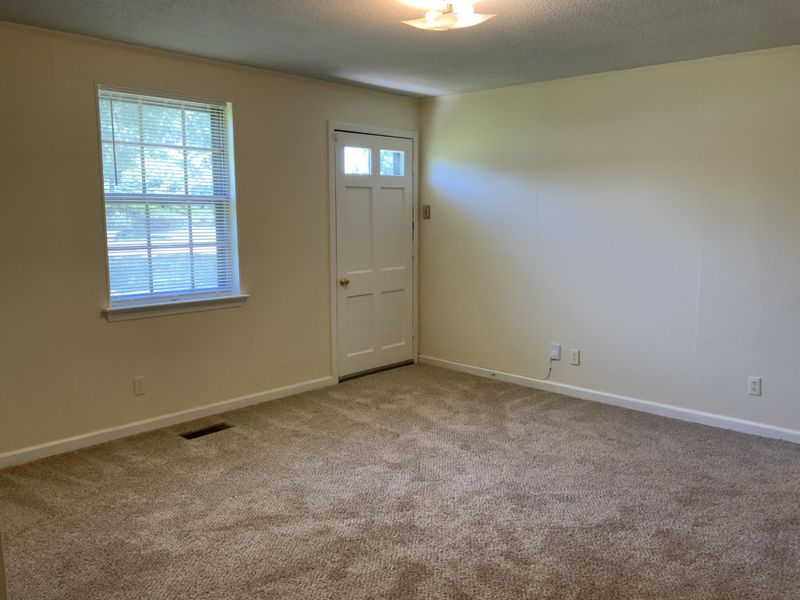 1 Eaton Cir, Fort Oglethorpe, GA 30742