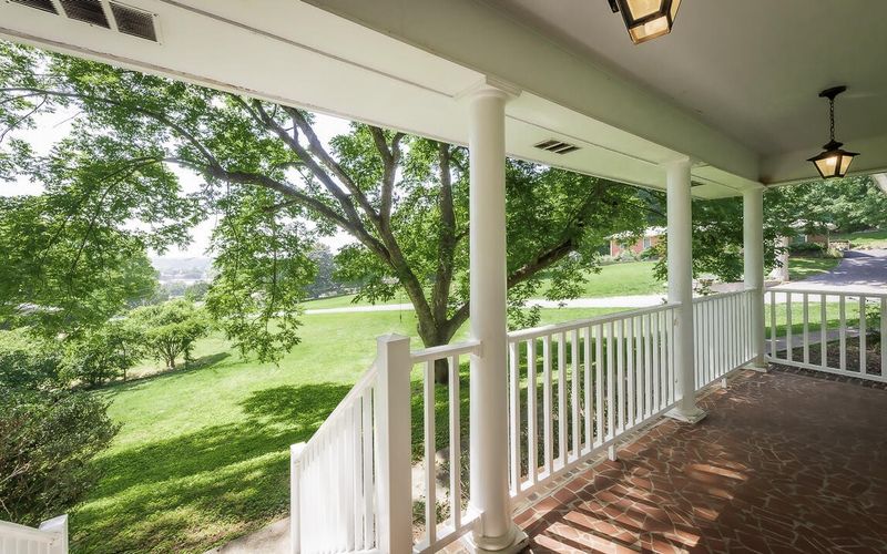 90 White Oak Dr, Ringgold, GA 30736