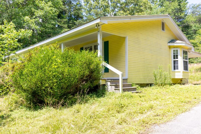 1104 N Chattanooga St #B, La Fayette, GA 30728