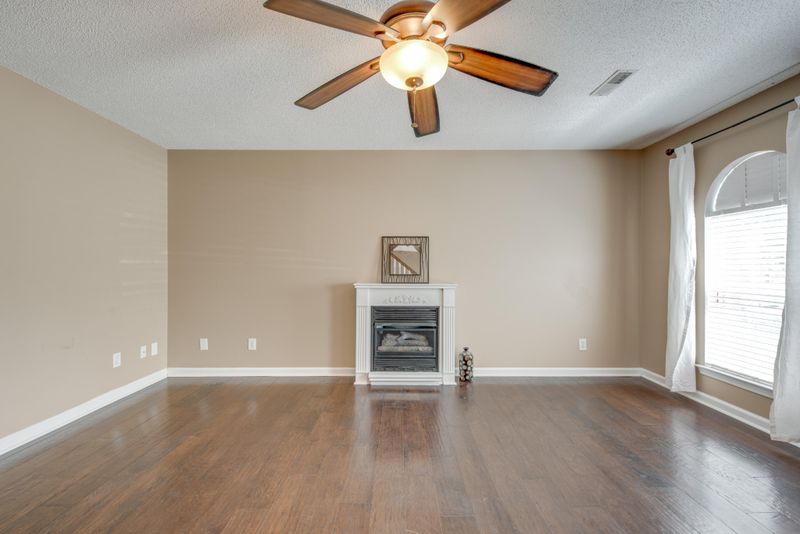 1699 Pin Oak Dr #136, Dalton, GA 30721