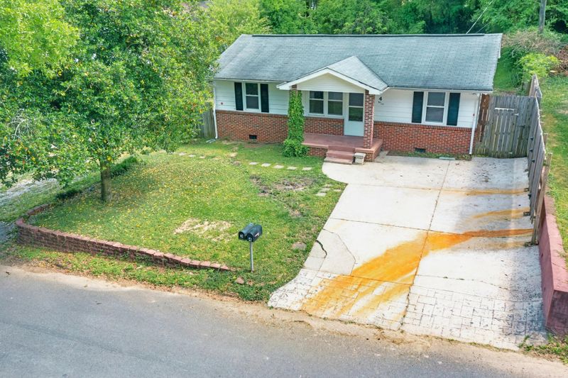 4 Bragg Cir, Rossville, GA 30741