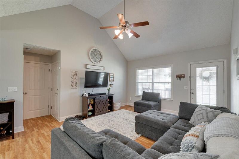 288 Battlebluff Dr, Rossville, GA 30741