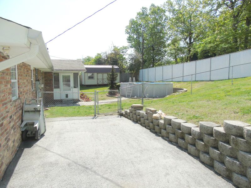 210 Jomah Dr, Rossville, GA 30741