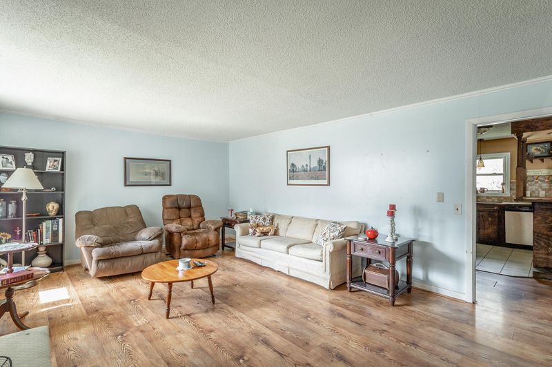 170 Rosa St, Rossville, GA 30741