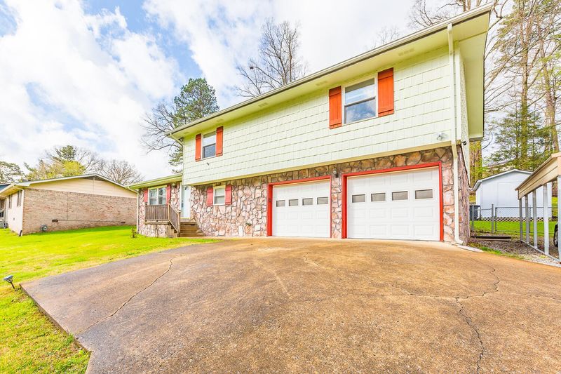 5077 Boynton Dr, Ringgold, GA 30736